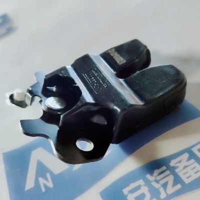Vergrendelingsblok achterdek OE 5607110U8010 voor JAC IEV4 14.02- 1e generatie iEV4-model